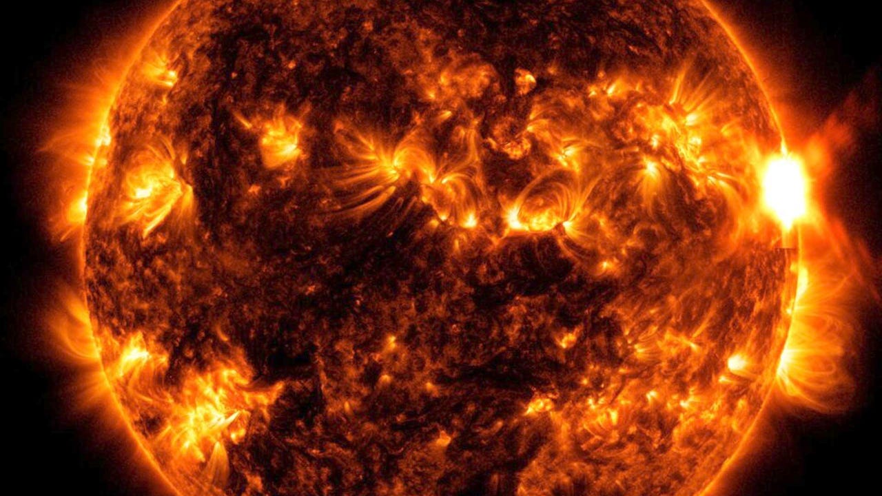 La NASA capta la imagen de una fuerte erupción solar