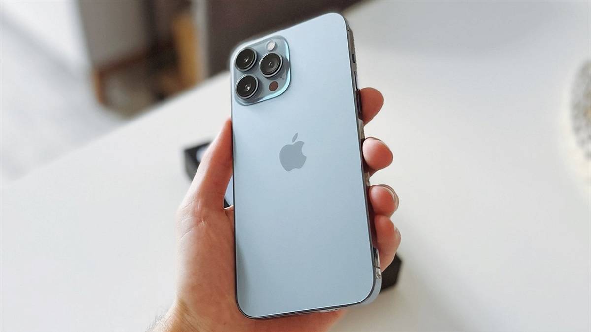 El iPhone 13 Pro Max se desploma y su precio se hunde por debajo de los 900 euros