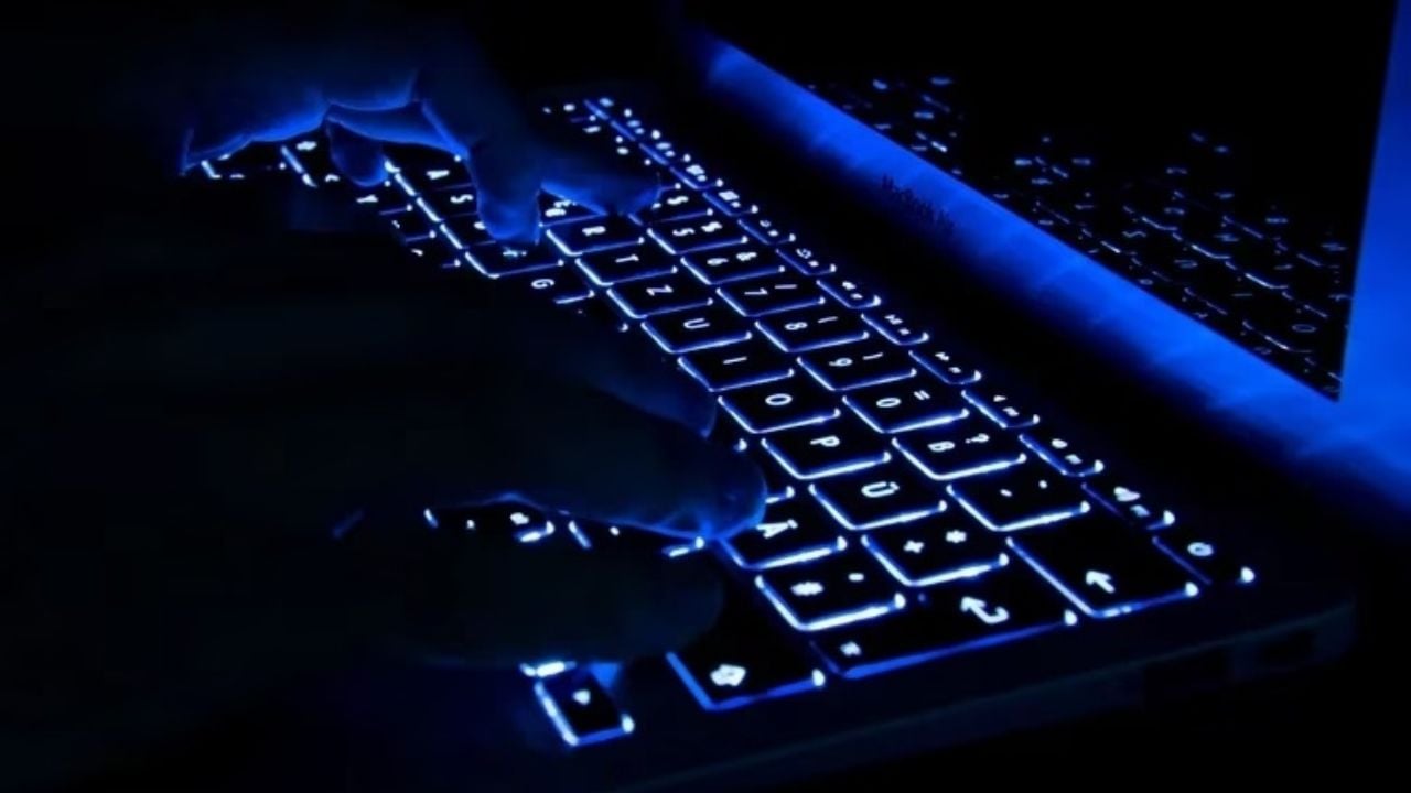 Cómo cibercriminales roban datos en el celular, aún con la pantalla bloqueada
