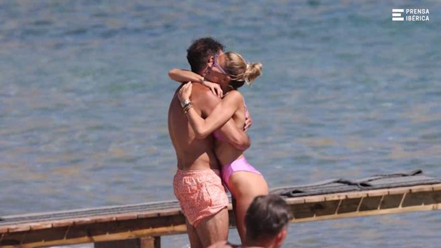 Cholo Simeone y Carla Pereyra disfrutan de sus vacaciones en Ibiza